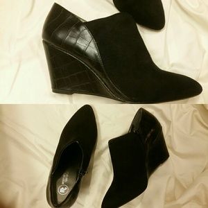 Mootsies Tootsies Black Suede/Textured Booties